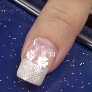 Nail Art Zarte Perlmutt-Ornamente