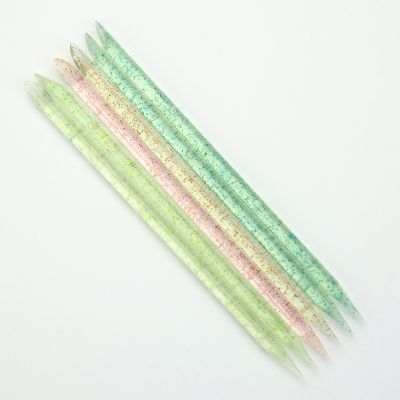 Farbenfrohe Manikürstäbchen