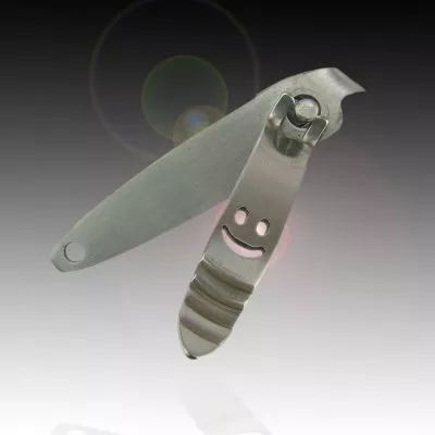 Freundlicher Nagel Knipser